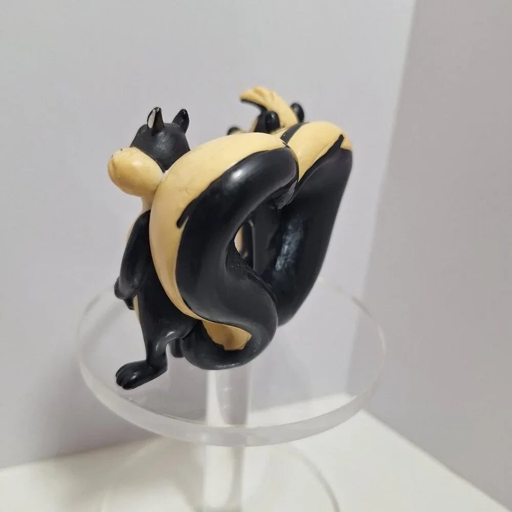 Pepé Le Pew & Penelope Figure Heart-Shaped Romantic  1985 - Picture 7 of 15